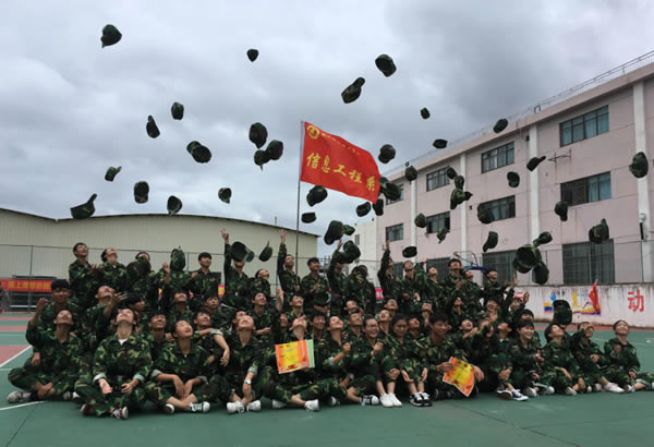 初中沒畢業(yè)可以報(bào)電大中專嗎？